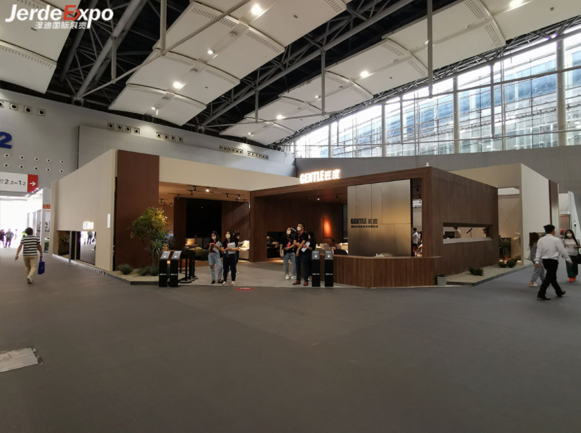 重新出發(fā),廣州展覽搭建公司攜手客戶(hù)亮相廣州家具展