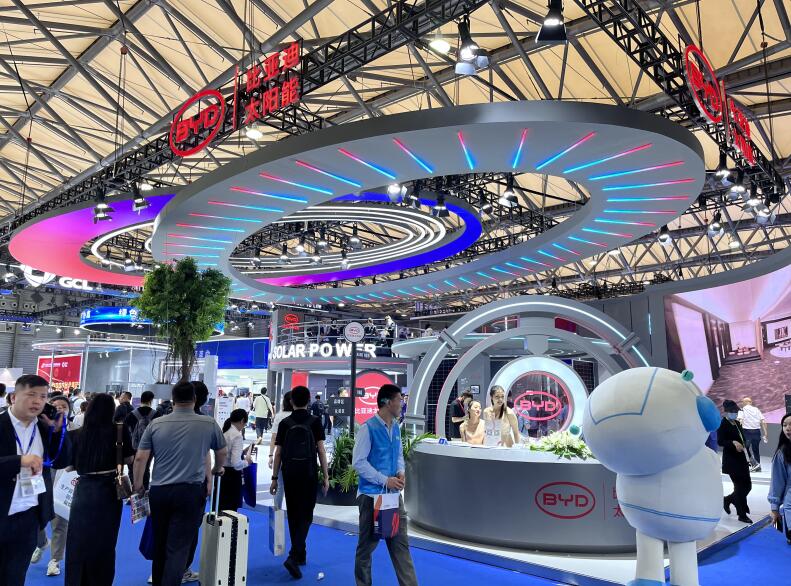 在展覽會(huì)上，企業(yè)旨在推銷其產(chǎn)品和服務(wù)。獲得了更好的曝光率，能夠與不同的人互動(dòng)并理解他們的觀點(diǎn)。這是一個(gè)令人驚嘆的社交場(chǎng)所，允許企業(yè)與知名公司和客戶建立強(qiáng)大的網(wǎng)絡(luò)連接。