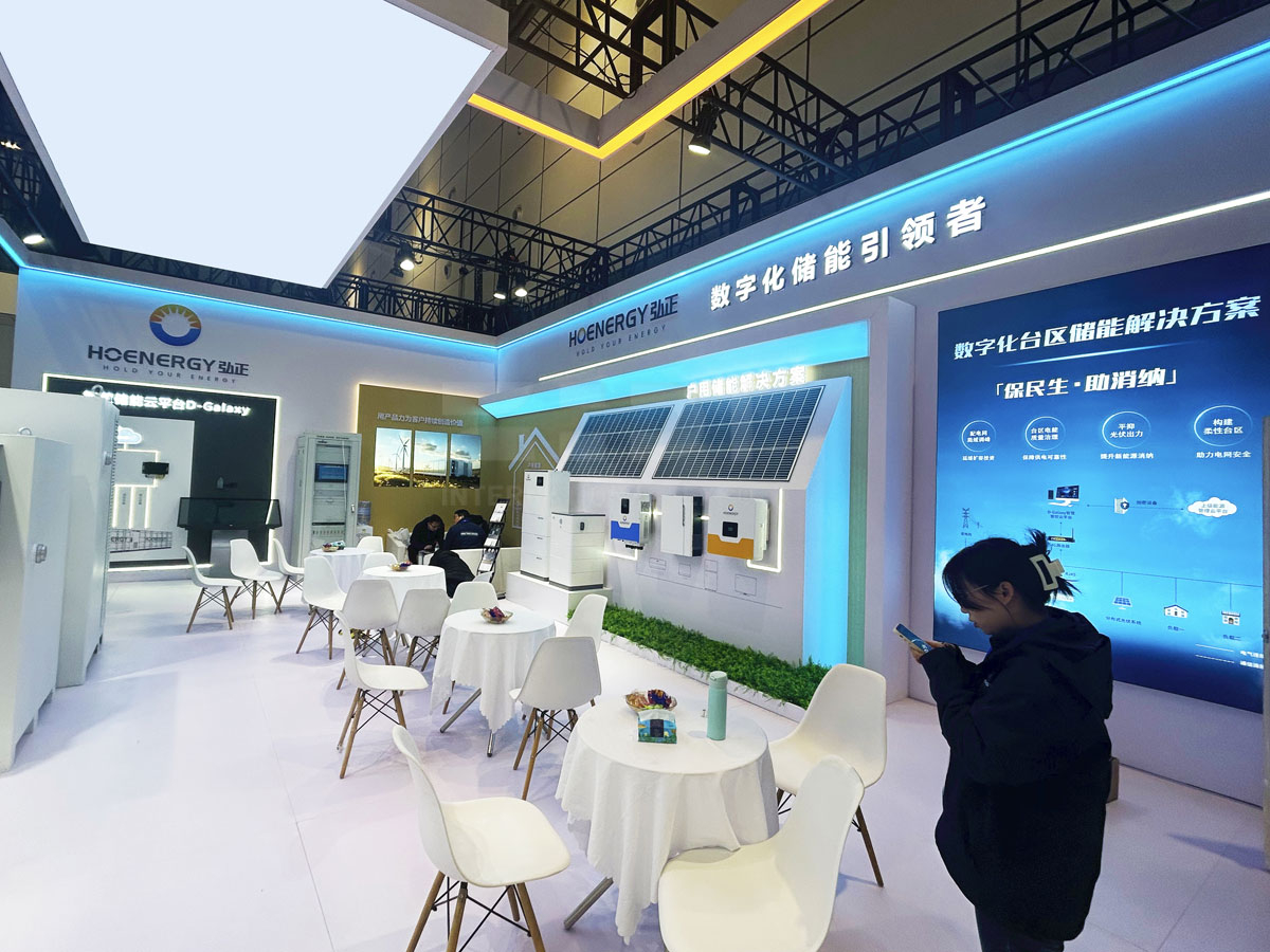 光伏展會(huì)展臺設(shè)計(jì)布置