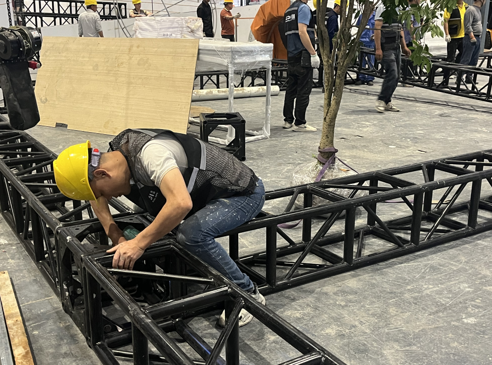 如何預(yù)防展臺(tái)坍塌？專業(yè)展覽展會(huì)搭建公司為您提供建議